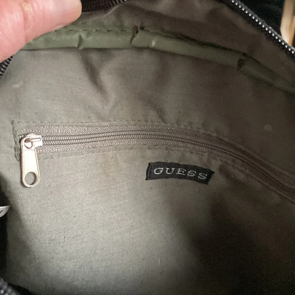 GUESS MESSENGER BAG - Picture 6 of 9